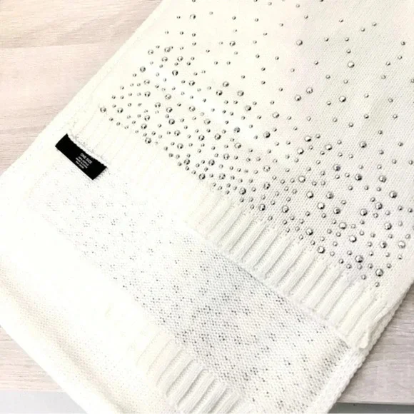 Metallic‎ Silver Studded Ivory Knit Scarf - Picture 2 of 7